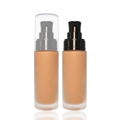 China Fundación líquida 30ml del lápiz corrector natural de la prenda impermeable de la etiqueta privada de Poreless en venta