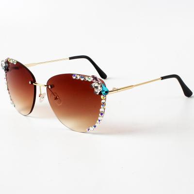 China Luxury rhinestone women high end rimless sunglasses 2023 vintage color gradient rhinestones fashion sunglasses shape lady diamond glasses for sale