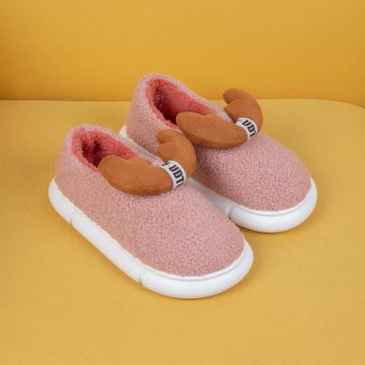 China Anti-odor Winter Home Couples Antler Bag With Warm Cute Chunky Slippers For Lady for sale