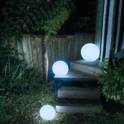 China IP68 Stylish Rechargeable Lawn Led Pool Light Pool Led Light Ball for sale