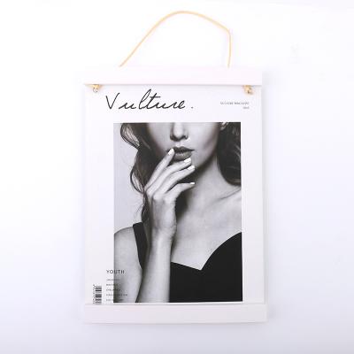 China Eco-friedly White Wood Hanging Shaft Roller Couple Magnetic Wooden Picture Frame for sale