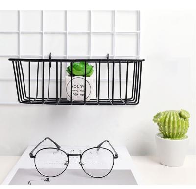 China Hanging Wire Mesh Accessories Storage Basket Durable Iron Basket Bathroom Kitchen Storage Basket for sale