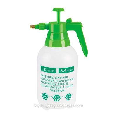 China Handheld Plastic Yard Garden Water Sprayer , 2L Garden Bottle Sprayer for sale