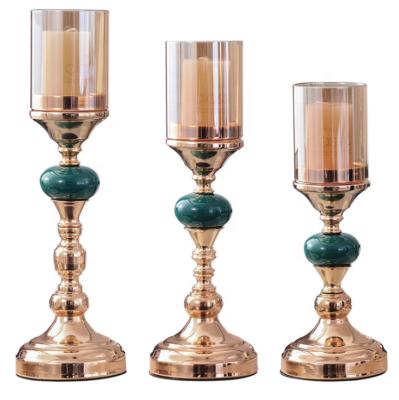 China Luxury high quality romantic golden candlelight metal glass candle holders for wedding candelabra decoration for sale