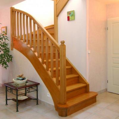 China Traditional Solid Oak Wooden Staircase Design Used In Large Indoor Villa Hall for sale