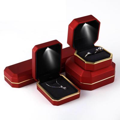 China Lightweight Recyclable Ring Box Jewelry Gift Boxinflatable Stock Graphite Ring For Wedding Jewelry Package Velvet Plastic Box for sale