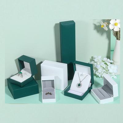 China Recyclable Custom Luxury Leather Lid Ring Necklace Jewelry Box Recyclable White Rigid Jewelry Gift Wrapping Paper Box With Velvet Insert for sale