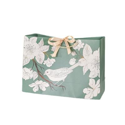 China Recycled Classic Materials Gift Bag Flower And Bird Handbag Paper Bag Cheongsam Clothing Cosmetics Packaging Bag for sale