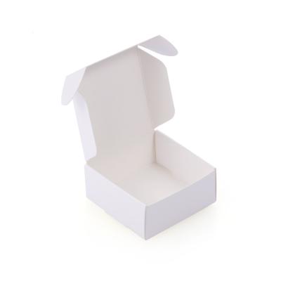 China Small Recyclable White Kraft Gift Box Cardboard Paper Candy Jewelry Packaging Shipping Box for sale