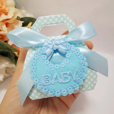 China New Design Food Baby Shower Favors Gift Box Cute Baby Bib Design Candy Box Birthday Party Small Paper Bag Gift Paper Packing Box for sale