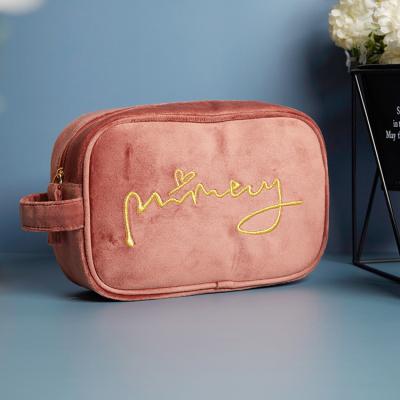 China Customized Customized Soft And Comfortable Beauty Toiletry Bags Logo Customize Luxury Velvet Make Up Pouch Travel Velvet Makeup Cosmetic Bag for sale