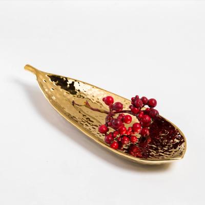 China Europe 2022 exquisite art home decoration fruit plate leaf shape fruit plate craft ceramic gold-plated fruit dish for sale