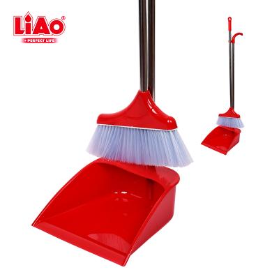 China LiAo Wholesale Brooms and Home Dustpans Set Large Size Lobby Dust Pan with Plastic Comb and Long Handle Broom Brush for Home for sale