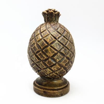 China Europe's top choice fashionable pineapple resin home decoration pieces for sale