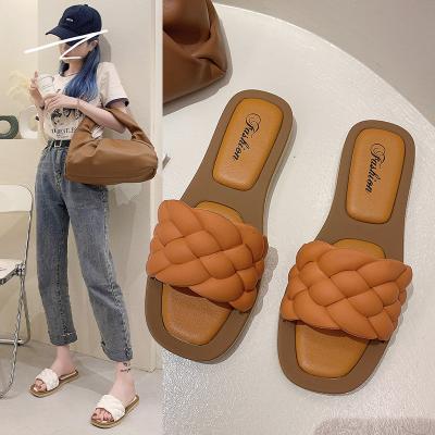 China Wholesale Fashion Trend New Wear Fashion Square Toe And White Flat Slippers Women's Sandals for sale