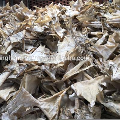 China GELATIN Dried Cow Limed Slots Trimmings Drops For Gelatin / Glue Raw Materia for sale