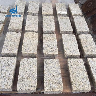 China Modern G682 Yellow Granite Bush Hammered Paver Stone Driveway Paver en venta