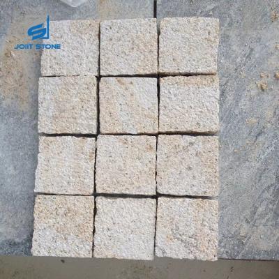 China Modern Yellow Natural Stone G682 Bush Hammered Outdoor Paver Mesh en venta