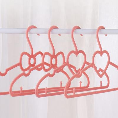 China Windproof Good Load Bearing Modern Baby Sale Strong Hanger For Household for sale