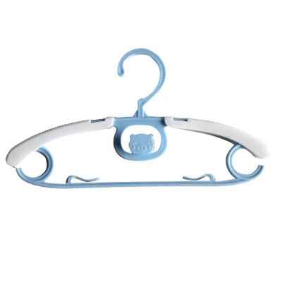 China Modern Cute Style Child Non-Slip Collapsible Telescopic Plastic Clothes Hanger for Kids for sale