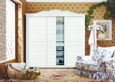 China Matt White Maple Sliding Door Wardrobes With Blum Hinges And Slider Basket for sale