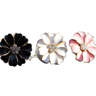 China / Diamond Daisy Perfume Car Air Conditioner Air Vent Clip Aromatherapy Car Accessories for sale