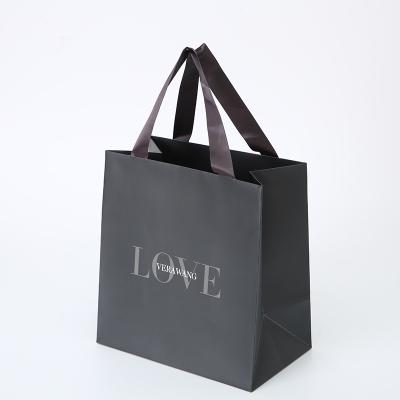 China Recyclable Luxury Paper Gift Bag With Handles for sale