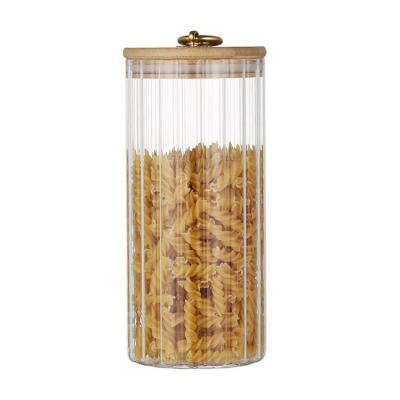 China Wholesale 500ml 750ml 1000ml high viable borosilicate food storage glass bottles and jars airtight with bamboo lid for sale