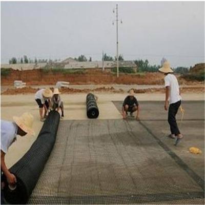 China 60-30 KN PET Biaxial Uniaxial Geogrid Woven Knitting Polyester Mesh Grids For Reinforcement for sale