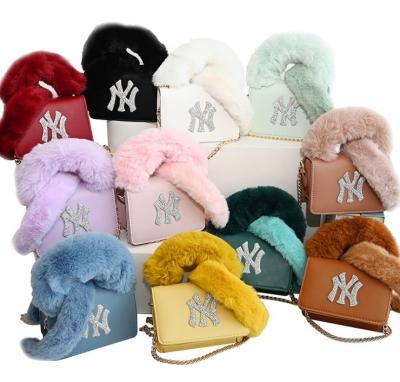 China Drivworld's new 2021 NY autumn and winter bag plush handle bag headband set Eshinee for sale