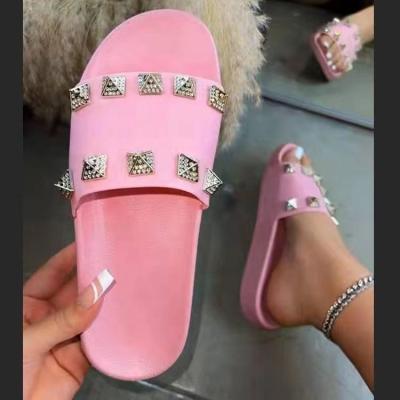 China Fashion Round Design Round Toe Soft Sole Studded Women's Flat Slippers for sale