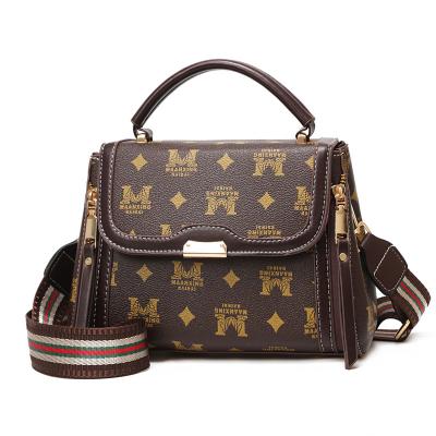 China Shape the new letter is fresh and sweet mini square bag, shoulder strap and cross handbag for sale