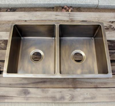 China Without Faucet Double Bowls Customizable Brass Kitchen Sink Farmhouse Sink Model for sale