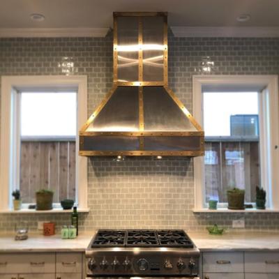 China Wall Mounted Chimney Hood Designer Wall Mount Industrial Kitchen Hood Stainless Steel Chain Hood with Houzz Range Custom Bronze Strapping Hood for sale