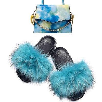 China 2020 Fashion Loose Faux Fur Fur Bed Women Slippers Hairy Fluffy Slides With Purse Bag Sets for sale