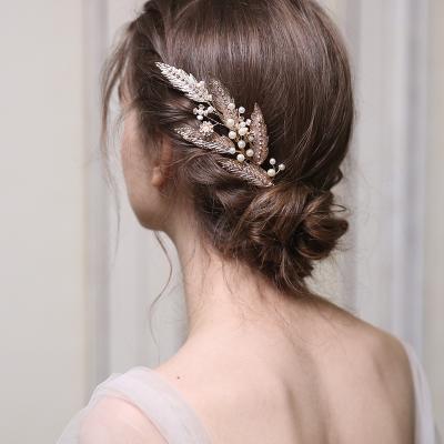 China New Fashion Environmental Friendly Custom Leaves Gold Pearl Bride Headpiece Wedding Bridal Hair Comb Accessories for sale