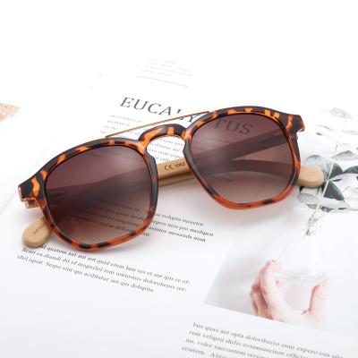 China Fashion Sunglasses Wholesale Fashion Women OEM Logo Recycled Bamboo Wooden Sunglasses Custom for sale