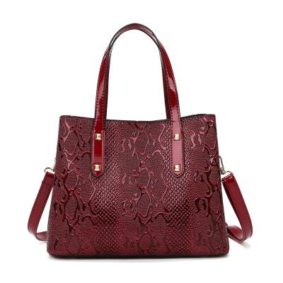 China arming & New 2022 Spring Drop Disarmament Shipping For Ladies Travel Handbag Fashion Girl Handbags Extra Large Tote Women Luxury Snakeskin Handbags for sale