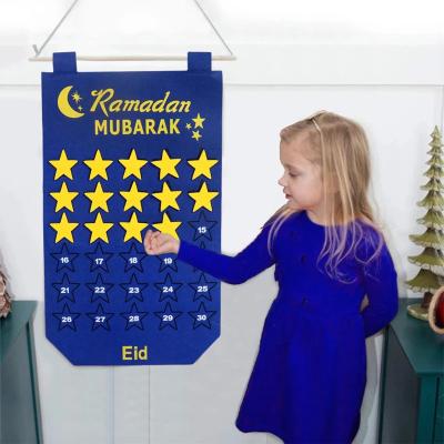 China 30 Day Mubarak Kareem Countdown DIY Wall Hanging Holiday Decorations Felt EID Ramadan Calendar For Kids for sale