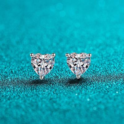 China PUSHI Vintage Wholesale Gift Heart Stud Earrings Moissanite Bridal Stud Earrings 925 Sterling Silver Women's 4ct Moissanite Stud Earrings for sale