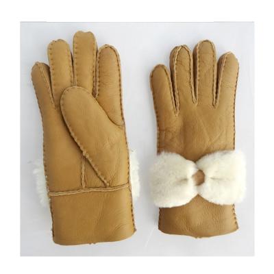 China Soft Double Face Leather Gloves Fashion Comfortable Wholesale Fur Gloves Nice Lamb Gloves for sale