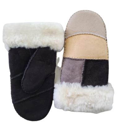 China Comfortable Contrast Color Patched Sheepskin Mittens Fashion Lambskin Glove Gloves With Shearling Cuff for sale