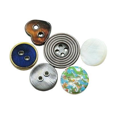 China Wholesale Freshwater Buttons 4-Holes Shell Dry Cleaning River Shell Shirt Buttons Natural Button For Clothing for sale