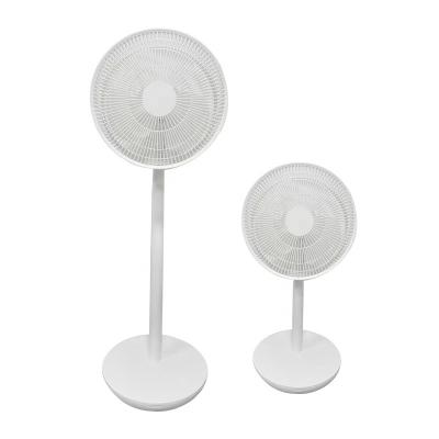 China Water Mist Fan Solar Table Charging Electric Fan With Hot Selling Car Gua White 12 Inch Portable And Solar Power Bank Function Rechargeable Fan for sale