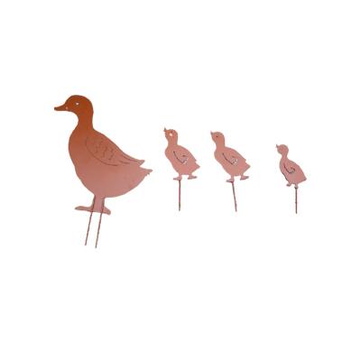 China Eco-Friendly Bird Repellent Outdoor Garden Decoration Metal Duck Stake Customized for sale