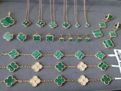 Chine Van Cleef et articles prêts d'Arpels la plupart d'or populaire de la série 18K d'Alhambra de cru, diamants, malachite. à vendre