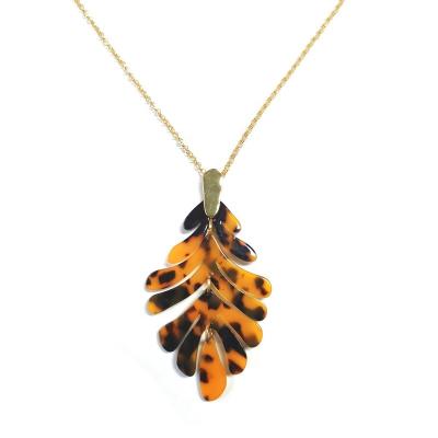 China Jewelry CLASSIC Acetate Chain Necklace Leaf Shape Acrylic Leaf Charms Fashion Classic Zinc Alloy Gold Plated Necklace For Women And Girl for sale