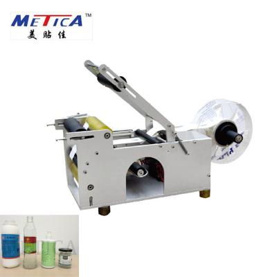 China Máquina de rotulagem de garrafas semiautomática de baixo custo Papel Rótulo metálico plástico Tipo 500-1000 BPH Capacidade à venda