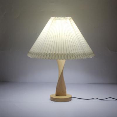 China Contemporary Bedroom Desk Light Home Study Hotel Wood Bedside Table Lamp Led Bedside Light Vintage Table Light for sale