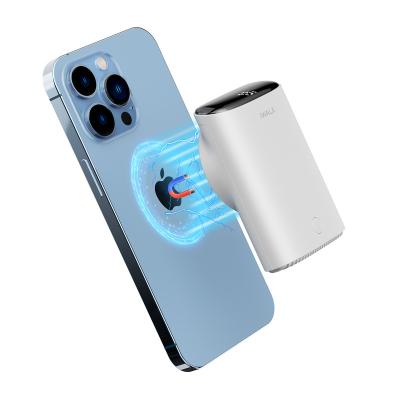 China iWALK Support Charging Power Banks PowerGrip m2 Powerbank Fast Power Suction Special Magnetic Design Portable Fast Charging Station for sale